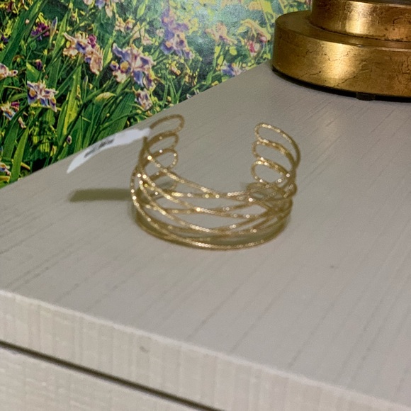 Francesca’s collections Jia cross twisted cuff bracelet - Picture 12 of 12